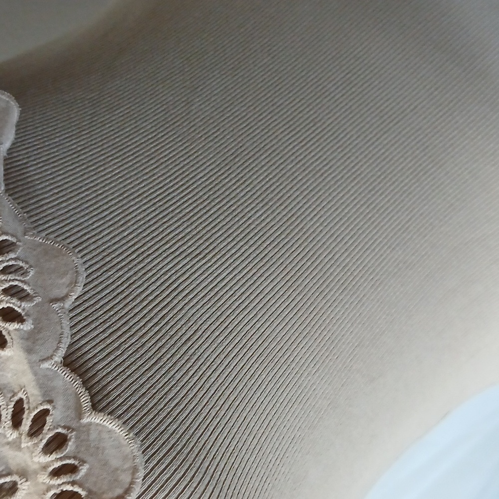 Old Navy beige floral off shoulder tank top size small - Picture 6 of 10